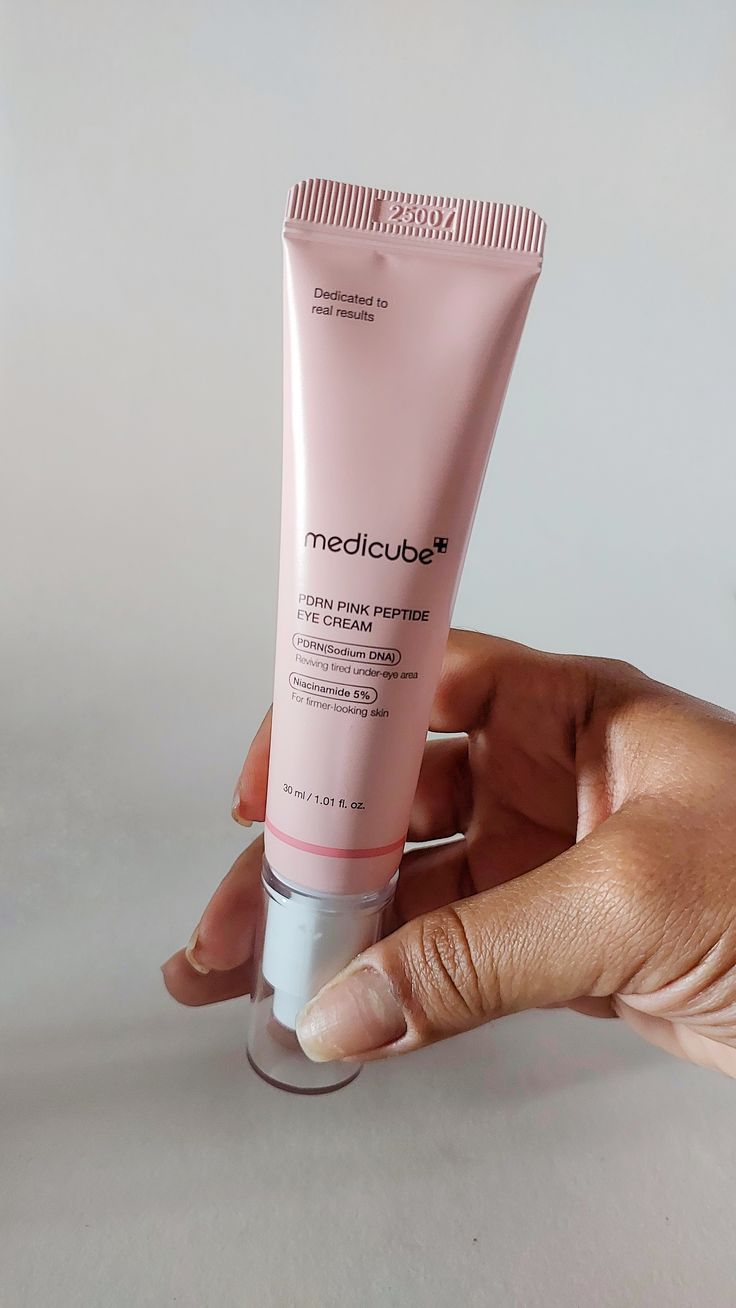 Medicube-Contorno de Ojos de Péptidos Pink 30ml.
